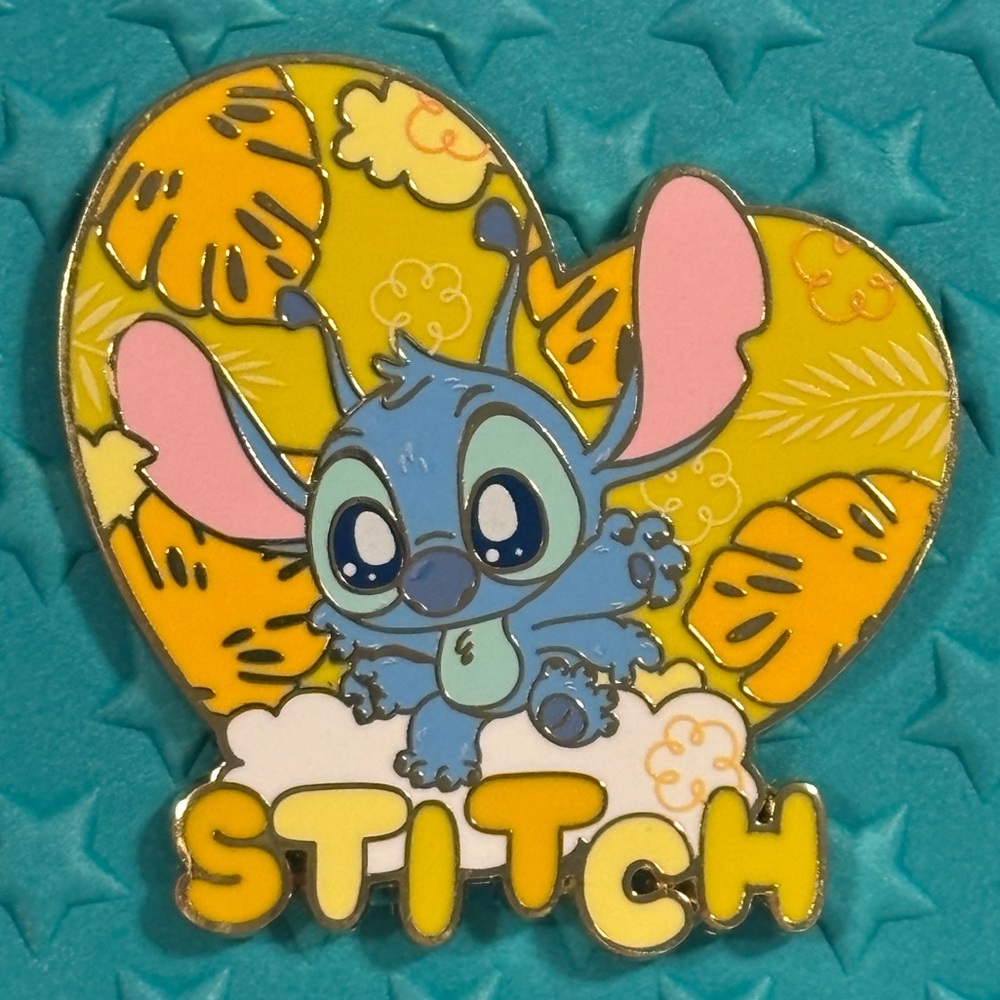 Our Universe Disney Baby Stitch - Stitch Heart Box Lunch Trading Pin